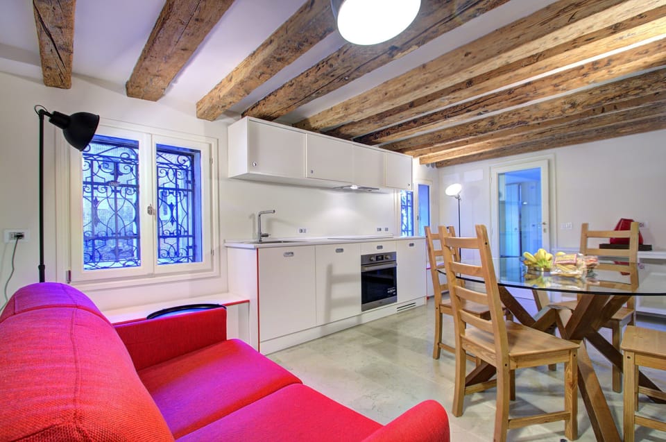 Apartment, 1 Bedroom, Canal View, Ground Floor | Living area