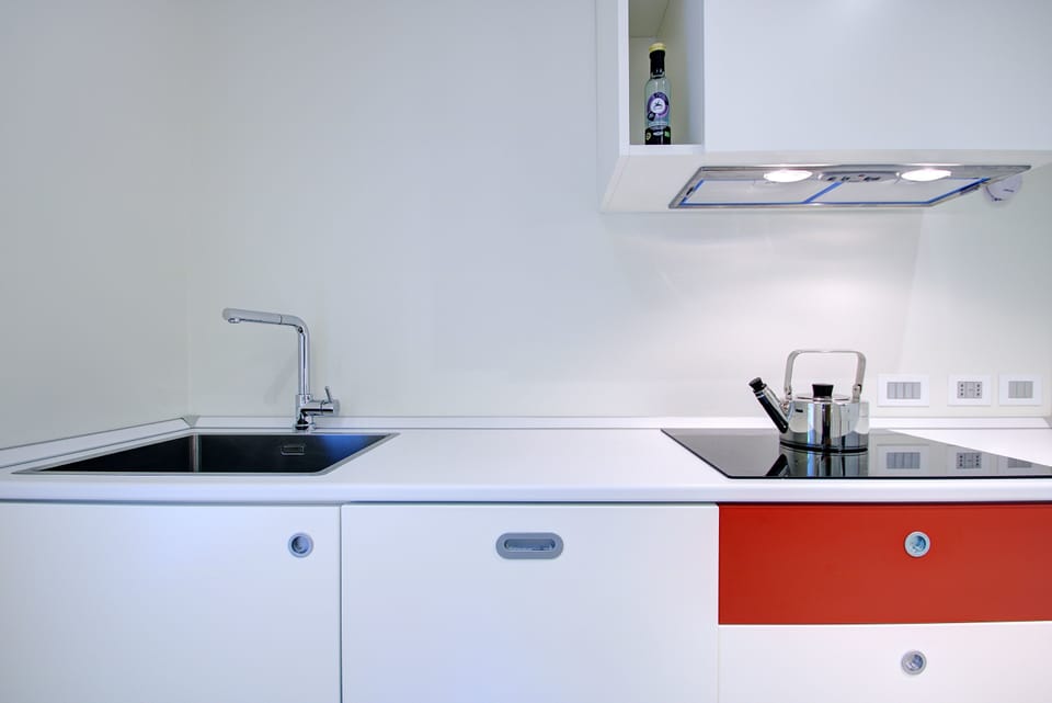 Exclusive Apartment, 1 Bedroom, Canal View, Ground Floor | Private kitchen | Fridge, microwave, oven, stovetop