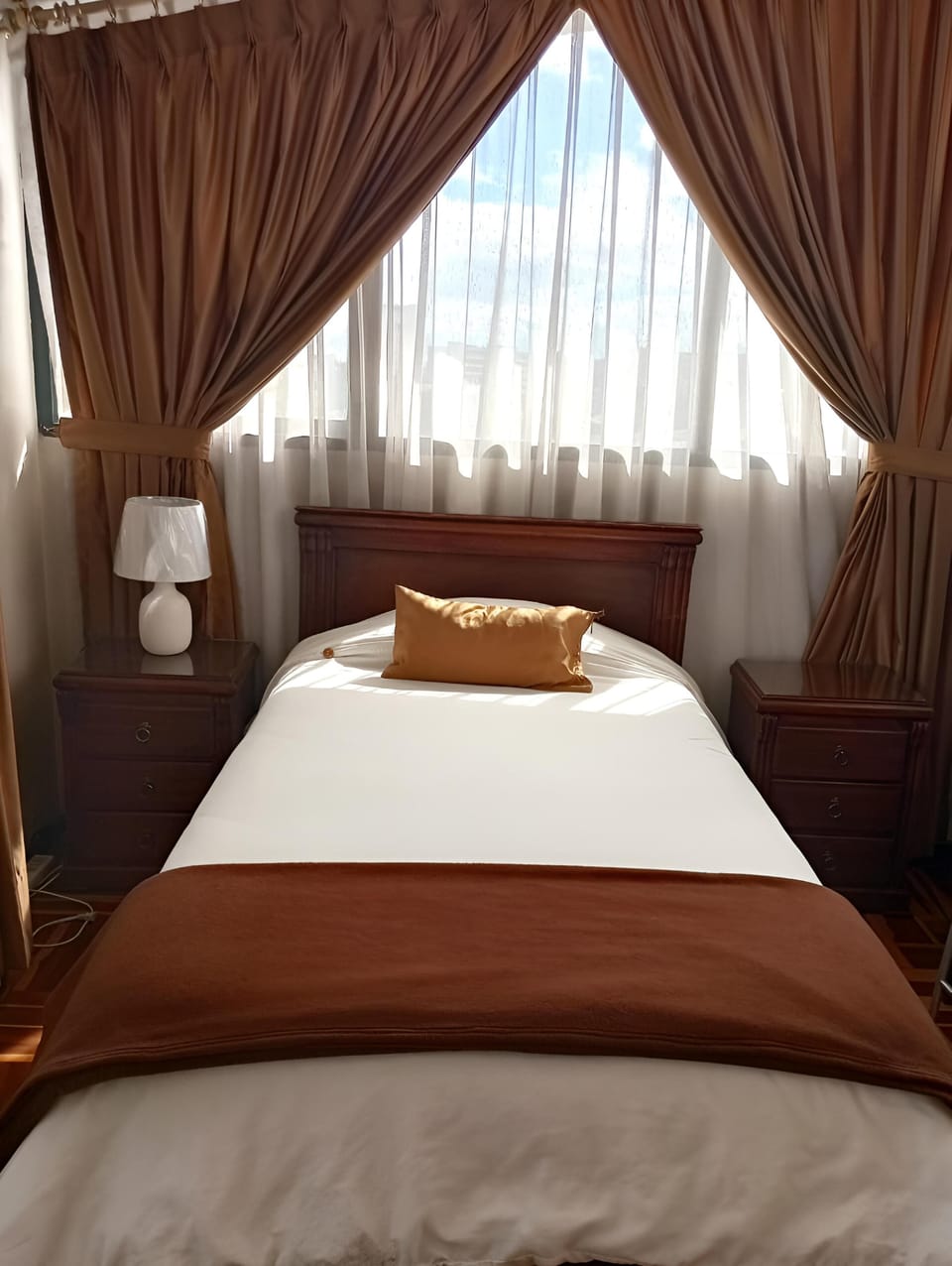 Comfort Room, 1 Twin Bed, Shared Bathroom (Verano) | Hypo-allergenic bedding available, down comforters, pillowtop beds