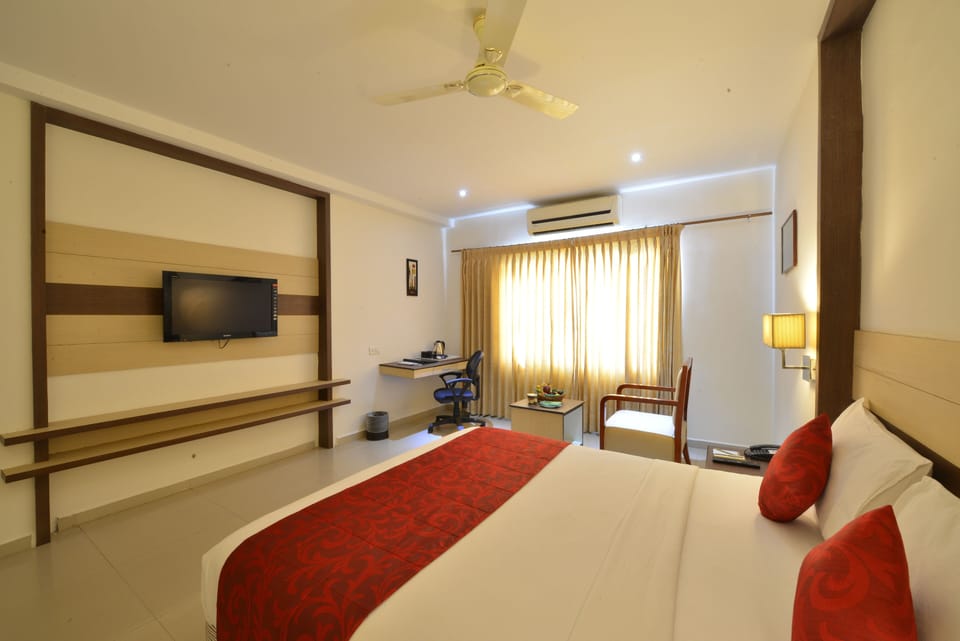 Desk, laptop workspace, rollaway beds, free WiFi