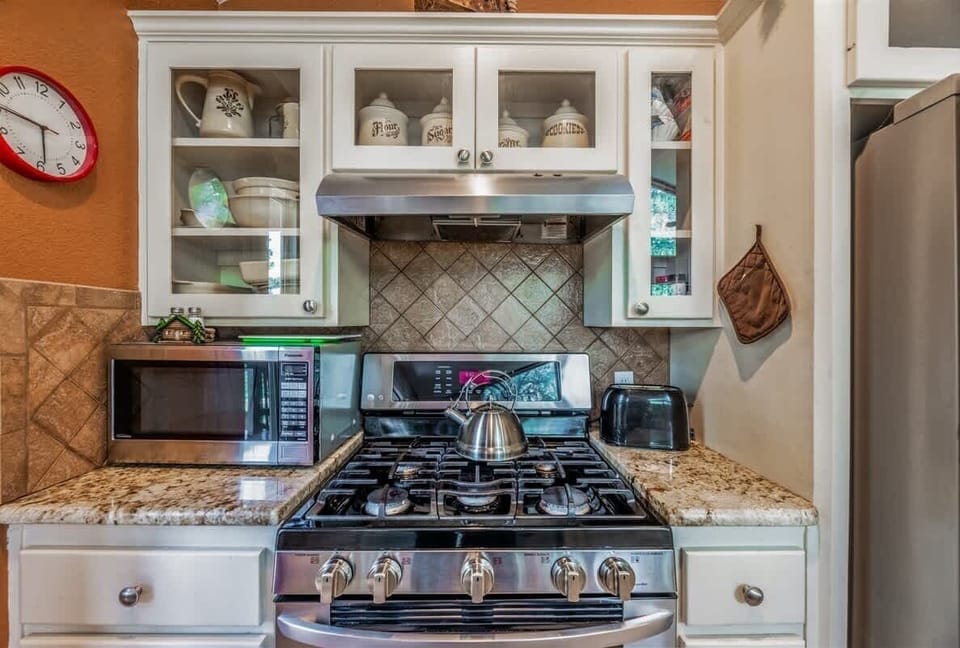 Gas range cooking station
