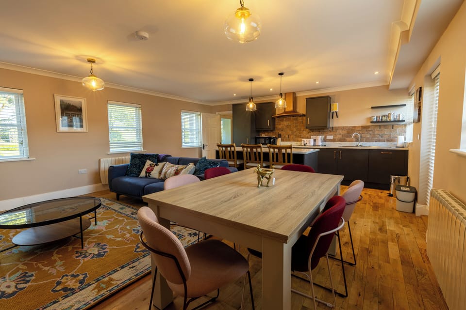 Deluxe Cottage | Living area | 50-inch Smart TV with digital channels, TV