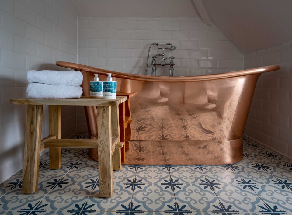 Triple Room | Bathroom | Hair dryer, towels, soap, shampoo