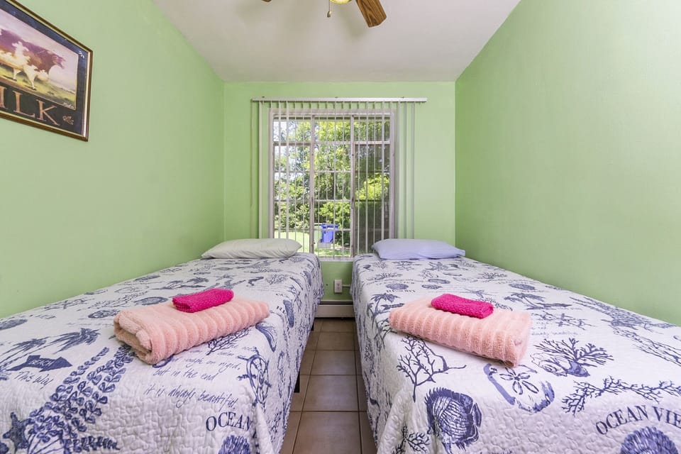 Indoors, Bedroom, Room, Bed, Furniture