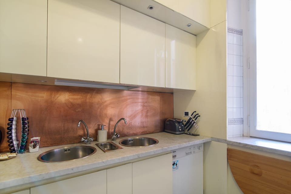 Luxury Apartment, 4 Bedrooms, City View | Private kitchen | Full-size fridge, microwave, oven, stovetop