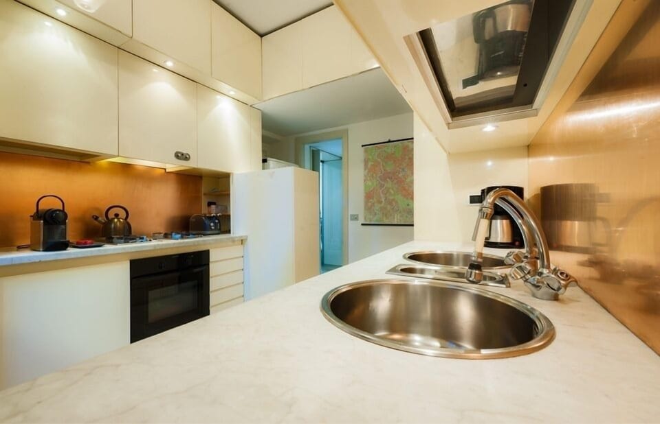 Luxury Apartment, 4 Bedrooms, City View | Private kitchen | Full-size fridge, microwave, oven, stovetop