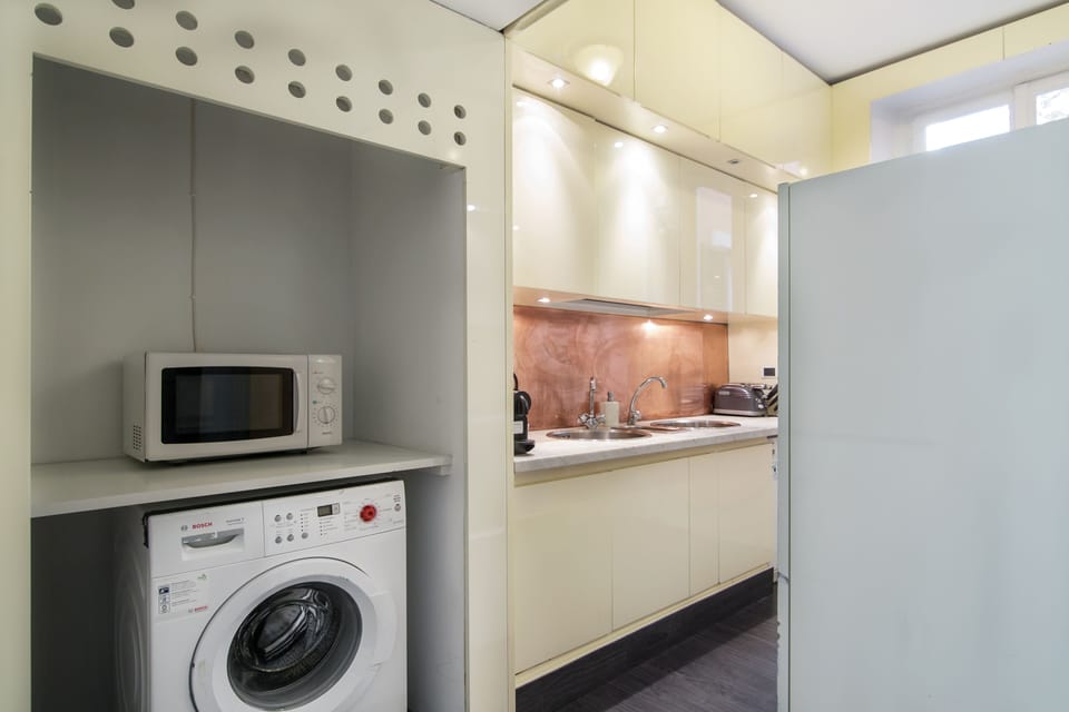Luxury Apartment, 4 Bedrooms, City View | Laundry