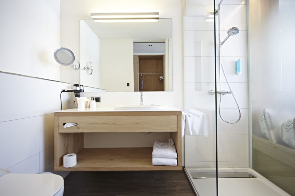 Shower, towels