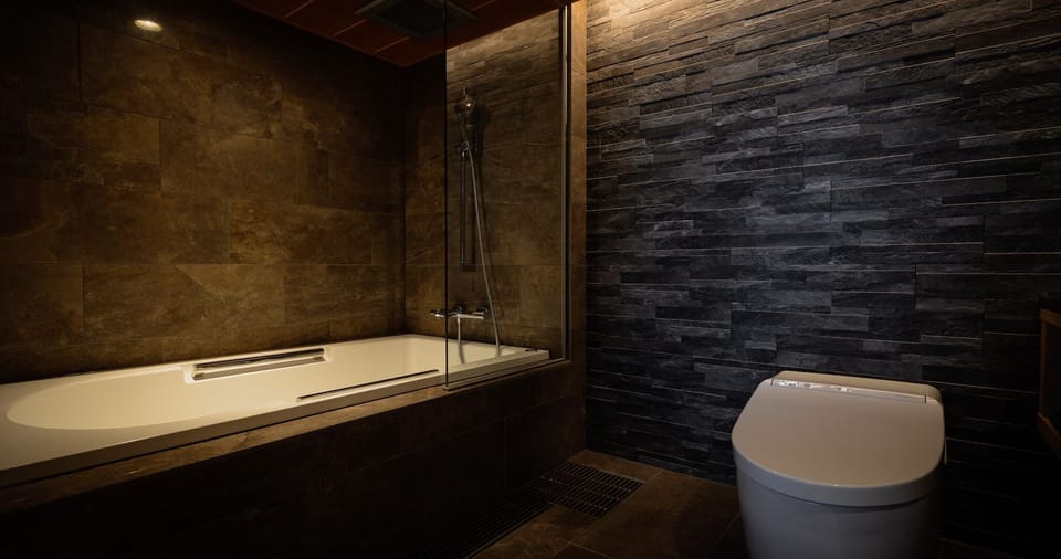 Superior Twin Room | Bathroom | Separate tub and shower, deep soaking tub, free toiletries, hair dryer