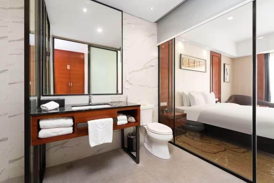 Deluxe Double Room | Premium bedding, down comforters, in-room safe, individually decorated