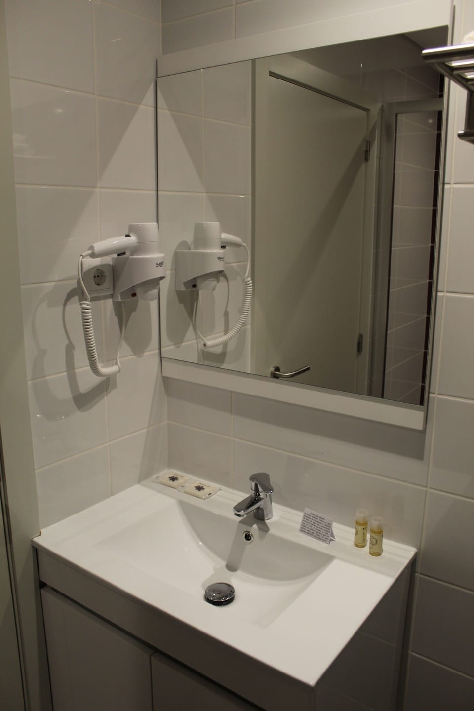Twin Room (1) | Bathroom sink