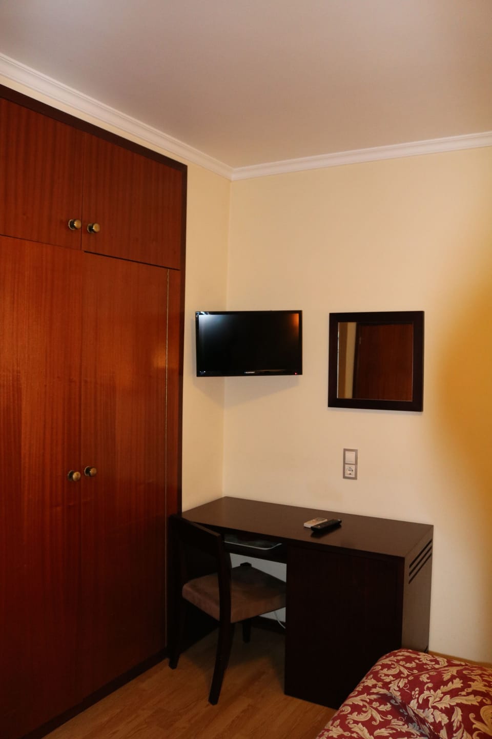 Twin Room (1) | Television