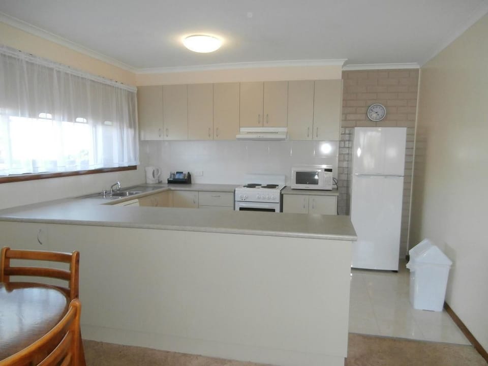 Coffee/tea maker, electric kettle, highchair