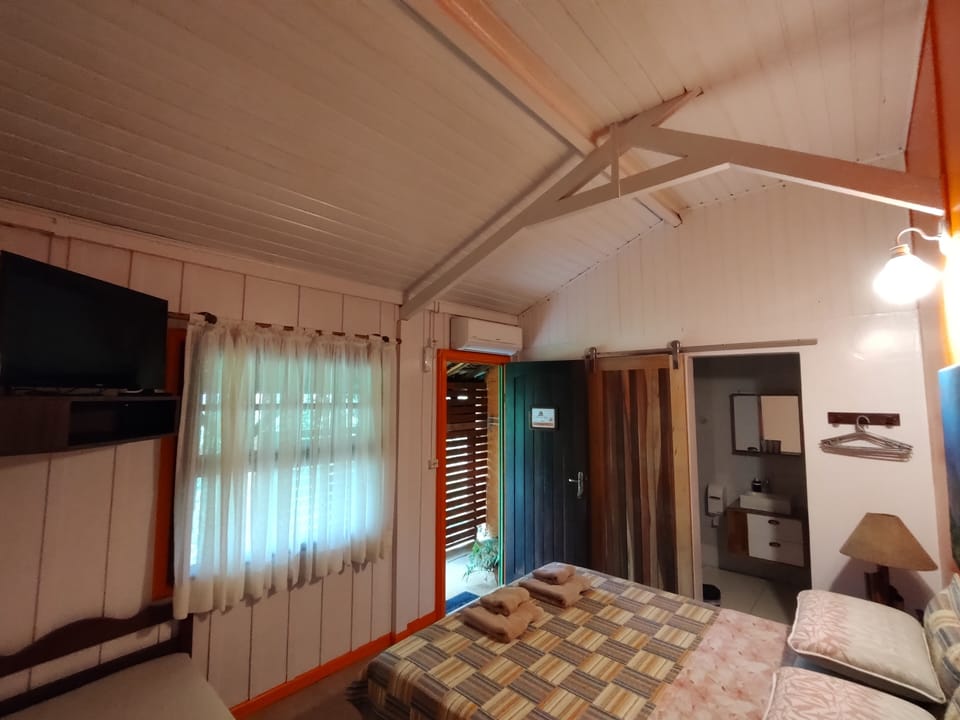 Standard Double or Twin Room | Minibar, individually decorated, free WiFi, bed sheets