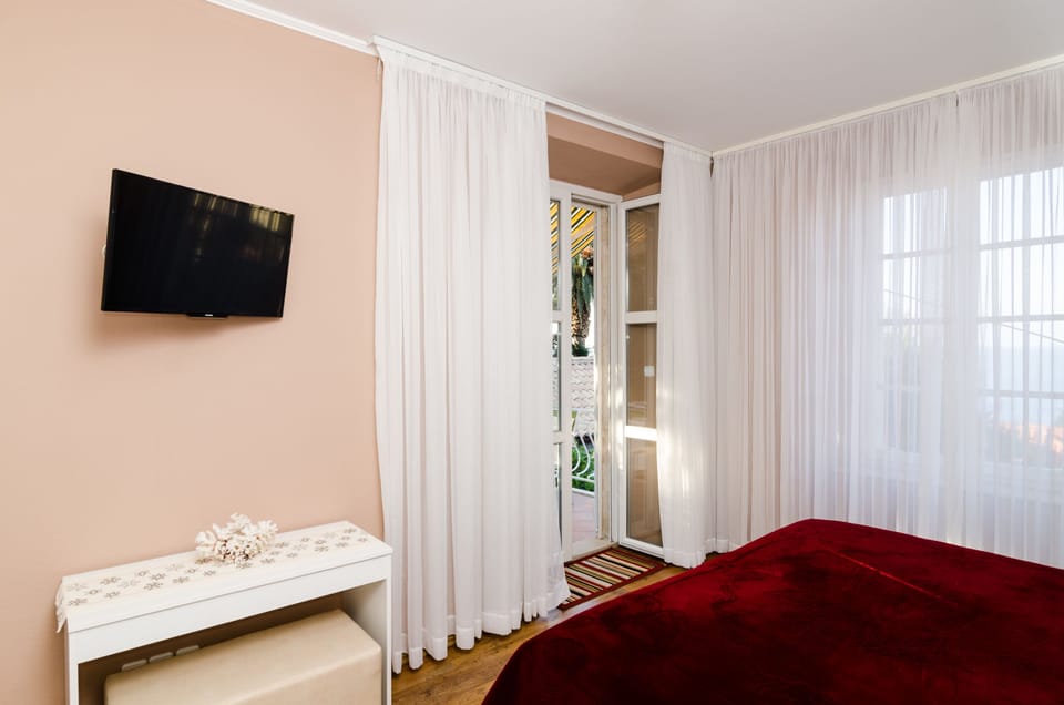 Comfort Double Room, Balcony | Individually decorated, individually furnished, free WiFi, bed sheets