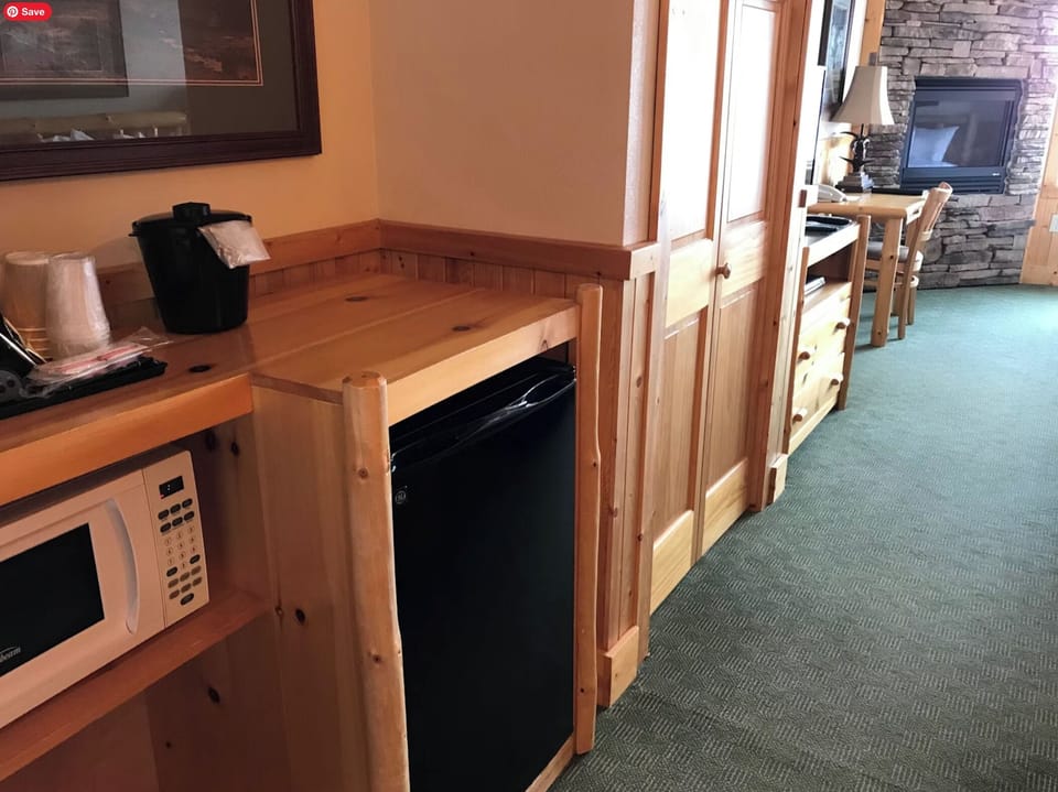 Standard Room, 2 Queen Beds, Fireplace, Lake View | WiFi (free), bed sheets