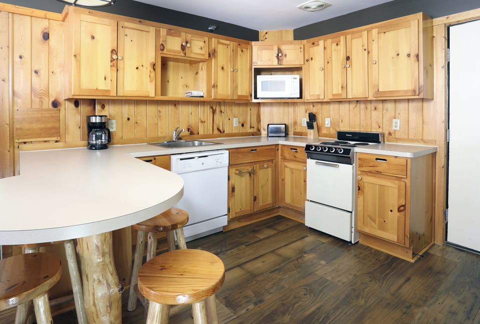 Suite, 1 Bedroom, Non Smoking, Fireplace | Private kitchen | Coffee/tea maker