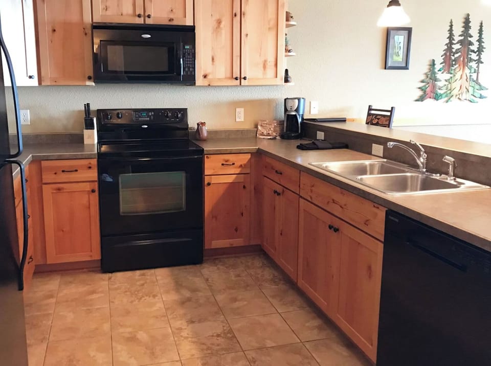 Junior Suite, 1 Bedroom, Jetted Tub, Lake View | Private kitchen | Coffee/tea maker