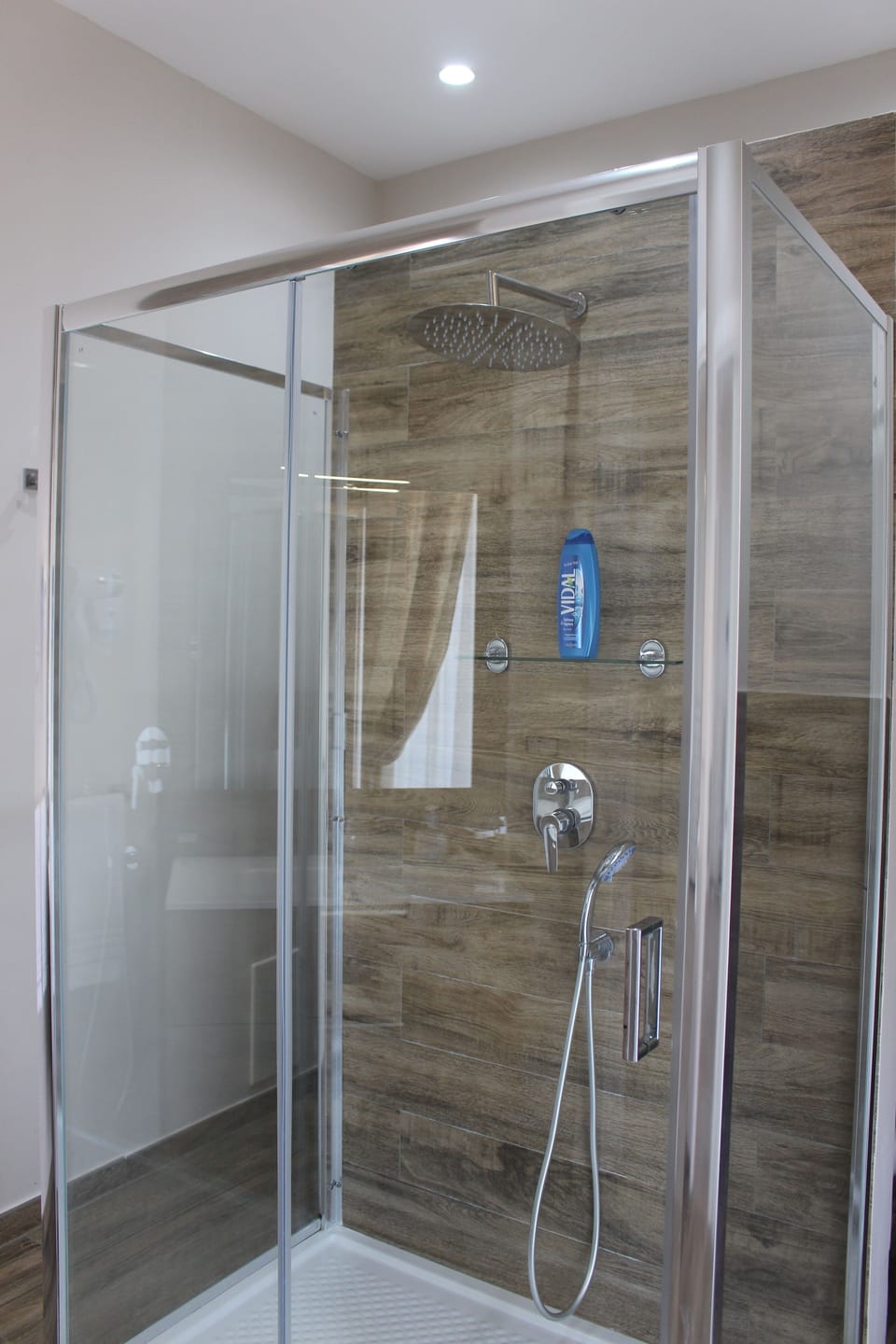 Business Triple Room, Jetted Tub (7) | Down comforters, desk, soundproofing, iron/ironing board