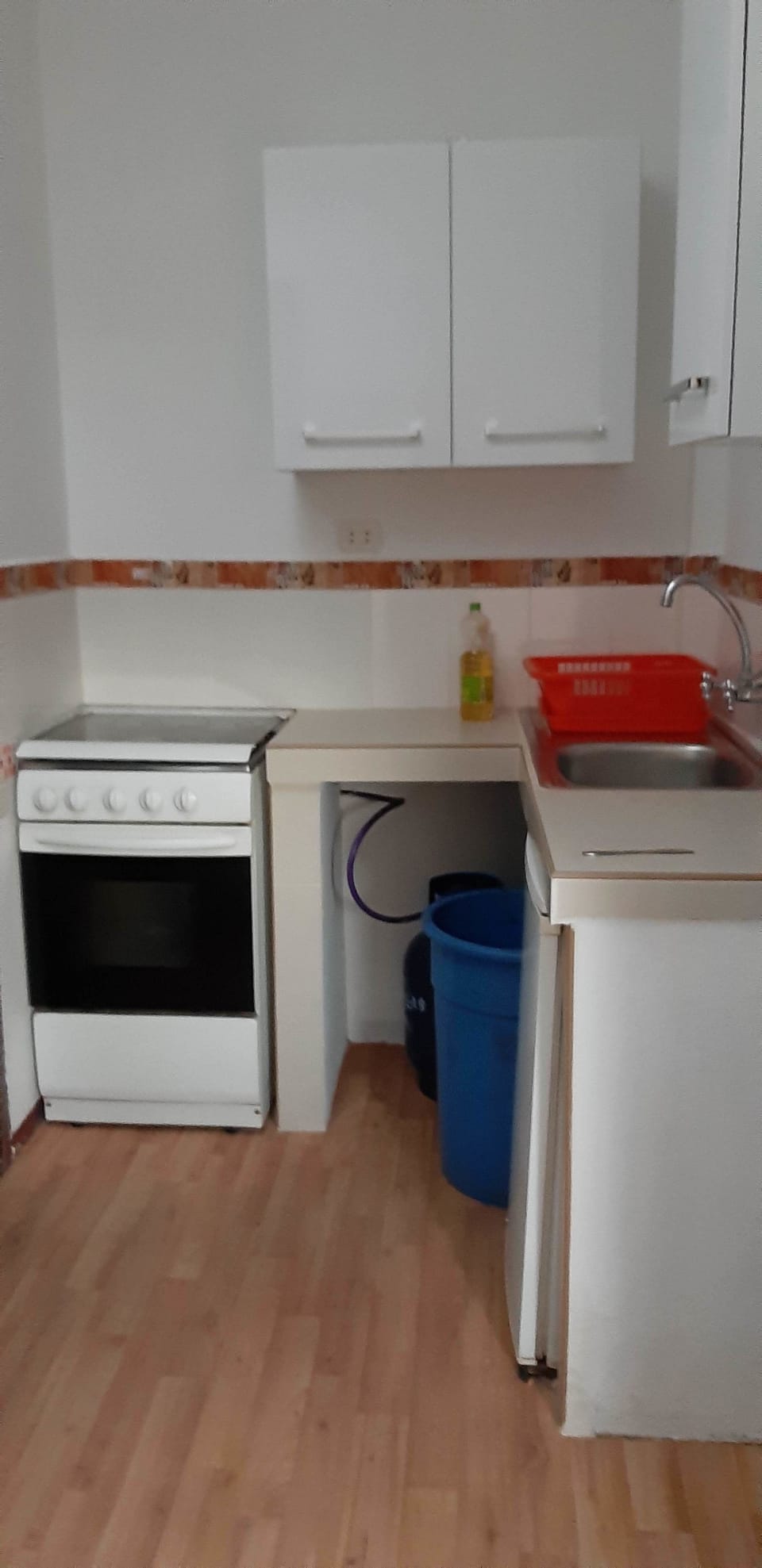Fridge, oven, griddle, cookware/dishes/utensils
