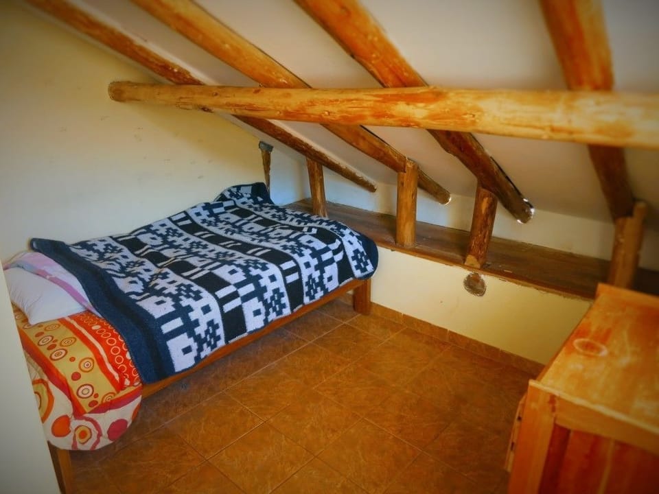 Hypo-allergenic bedding, free WiFi, bed sheets