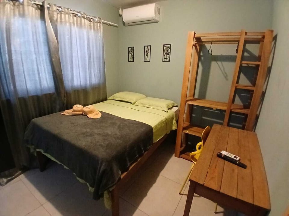 Iris | Iron/ironing board (on request), WiFi (free), bed sheets