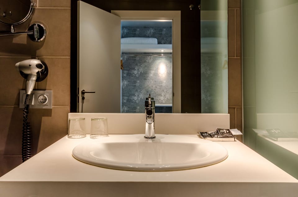 Eco-friendly toiletries, hair dryer, towels, shampoo