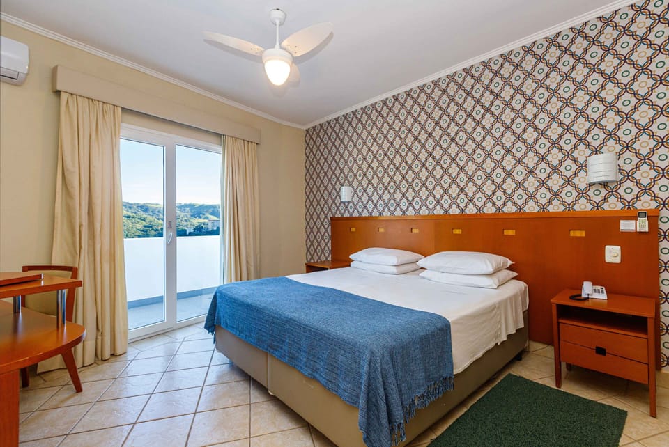 Suite Deluxe | Minibar, desk, soundproofing, free WiFi