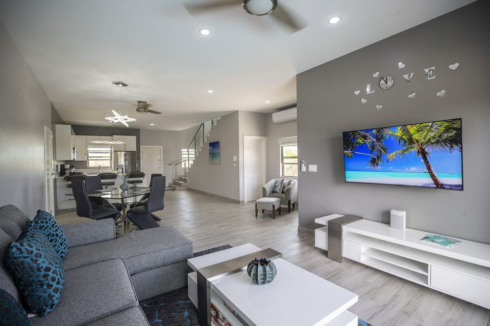 Beautiful open concept!!!