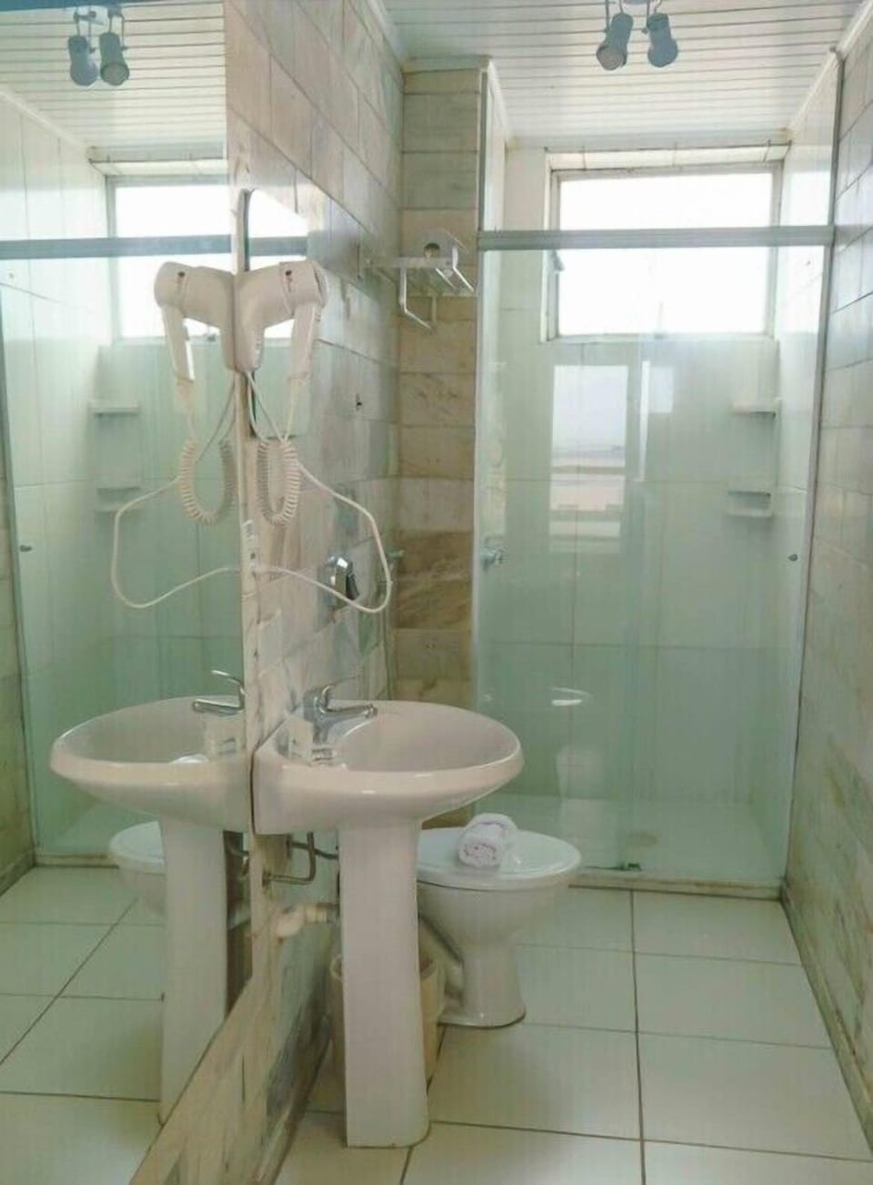 Superior Double Room | Bathroom | Shower, rainfall showerhead, free toiletries, bidet