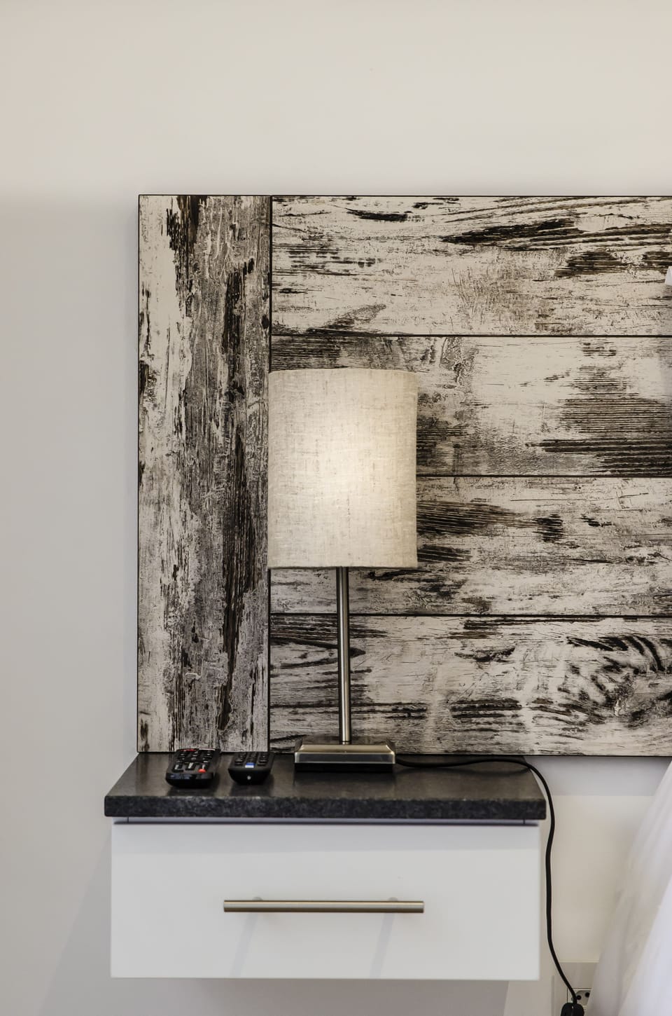 A View 4 you (4) | Individually decorated, individually furnished, desk, laptop workspace