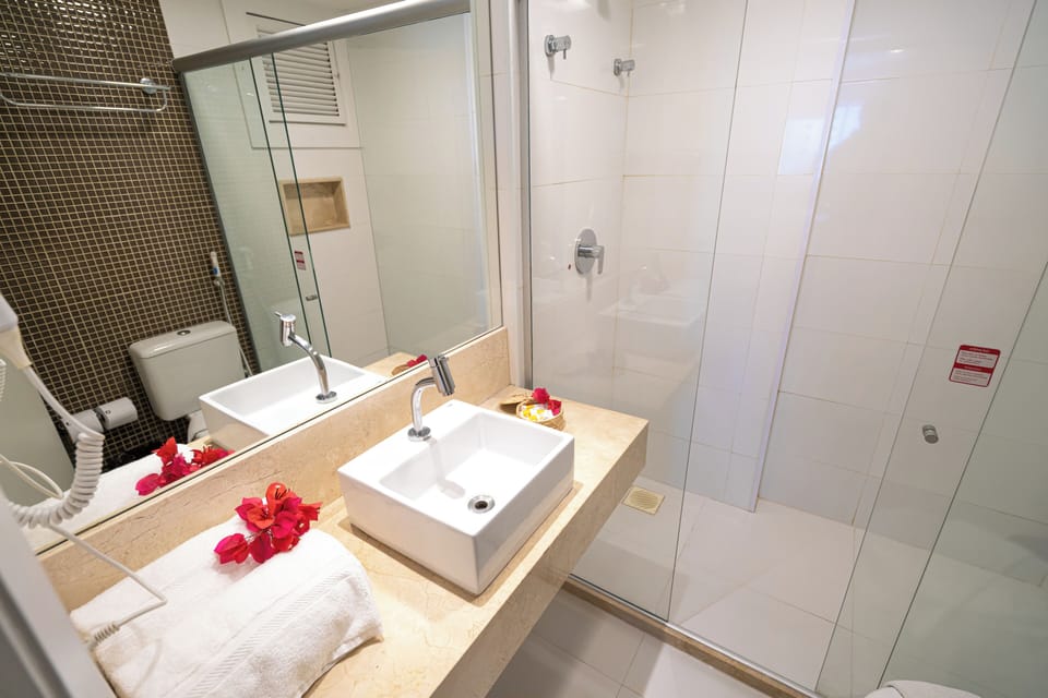 Family Room | Bathroom | Shower, hair dryer, towels