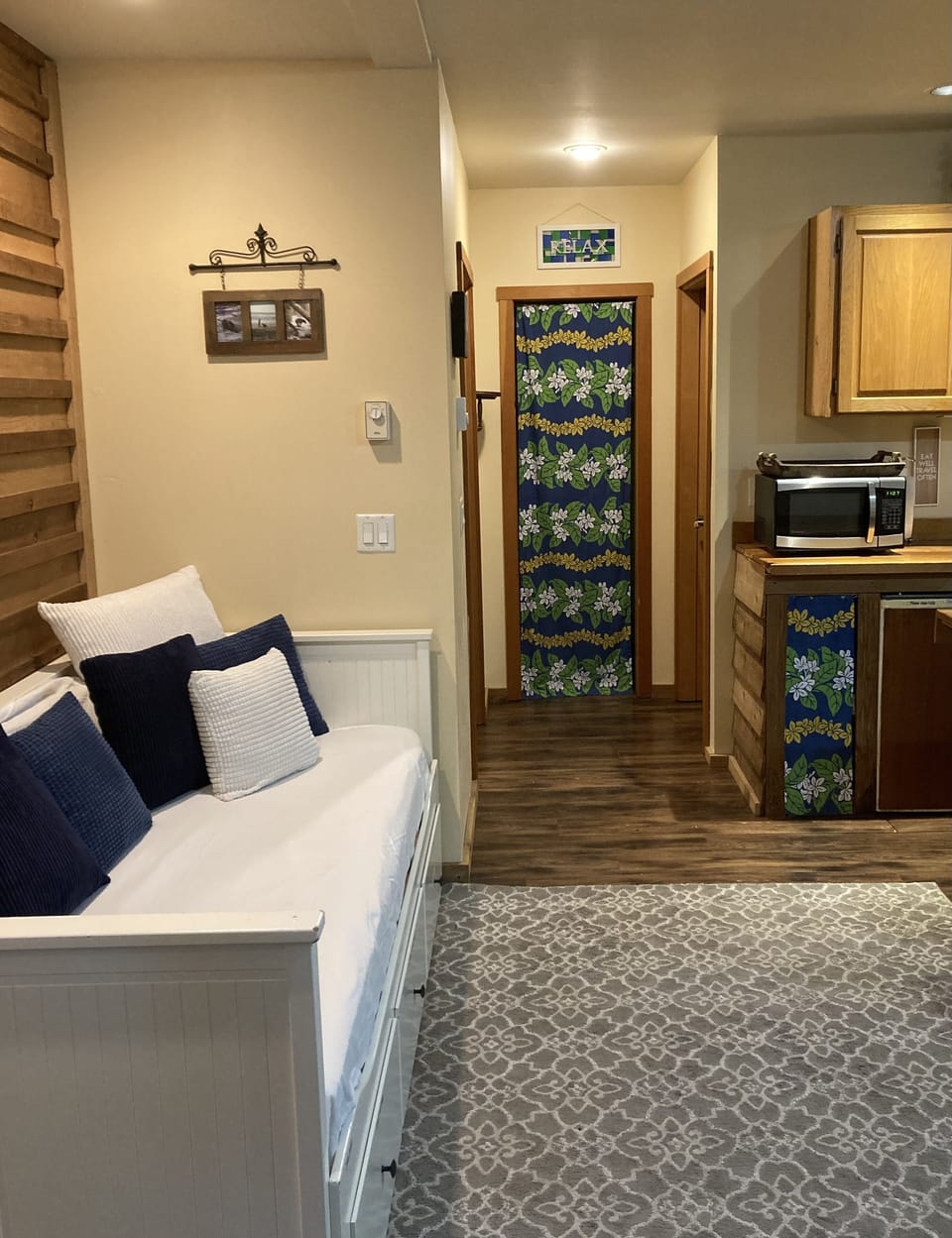 Couch coverts to queen bed