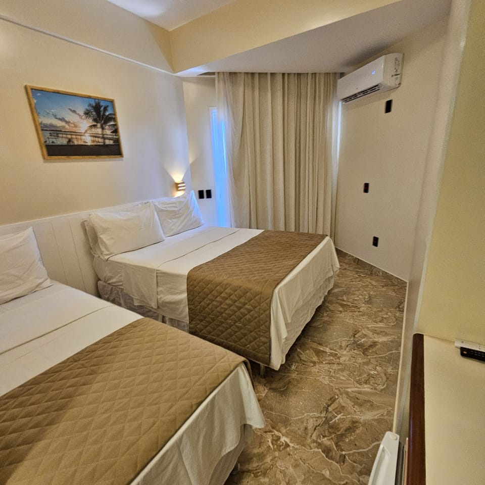 Triple Room | Minibar, desk, free WiFi