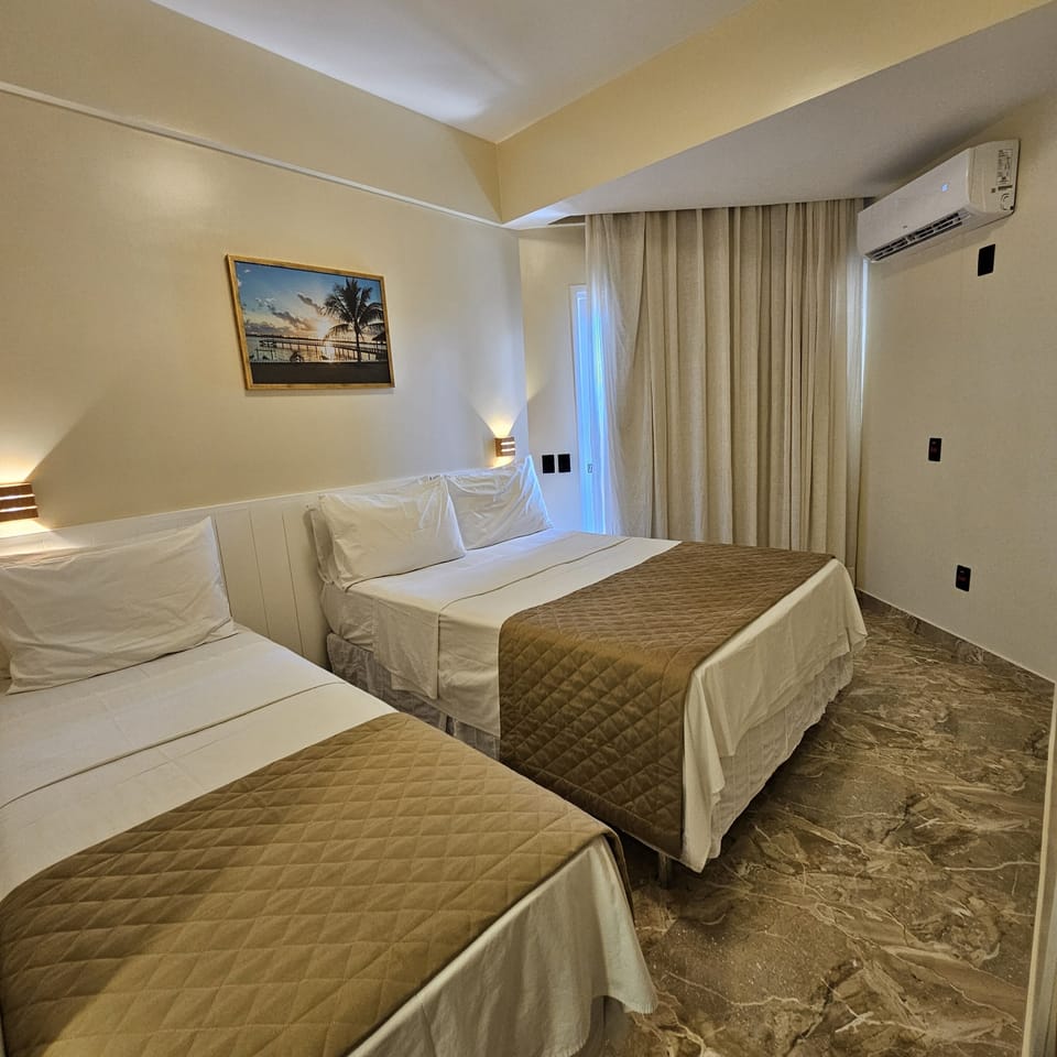Triple Room | Minibar, desk, free WiFi