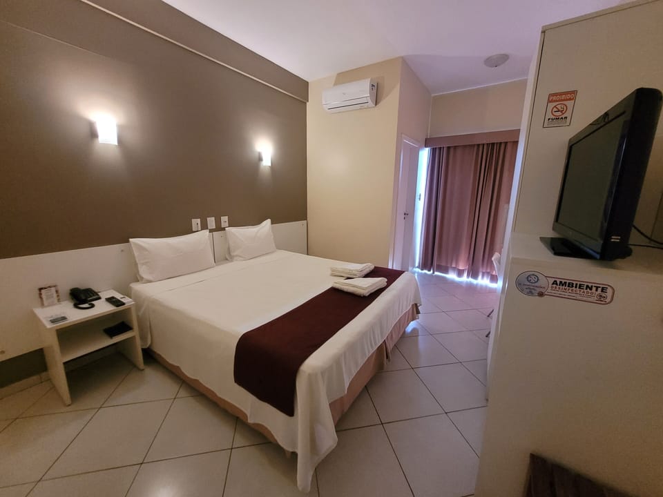 Apartamento Executivo | Desk, free WiFi, bed sheets, wheelchair access