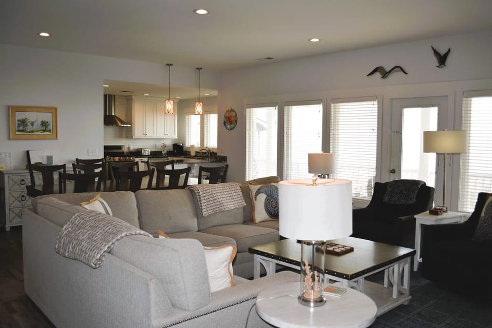 House, 5 Bedrooms | Living area