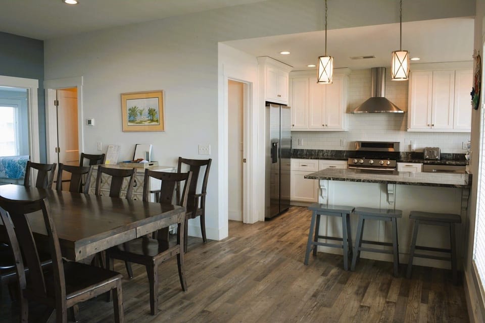 House, 5 Bedrooms | Dining