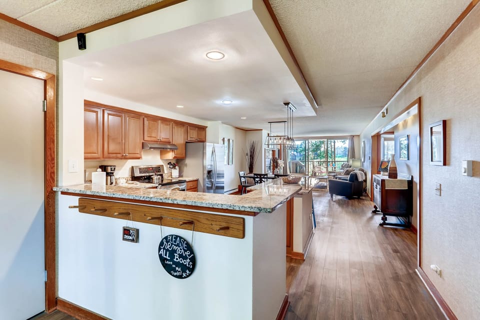 Condo, 2 Bedrooms | Private kitchen | Oven, coffee/tea maker