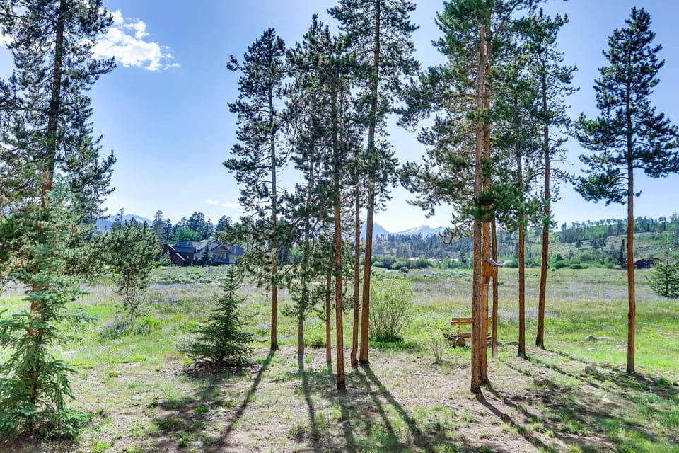 Condo, 2 Bedrooms | Property grounds