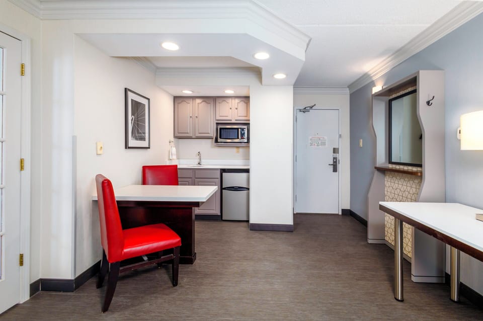 1 bedroom, premium bedding, pillowtop beds, desk