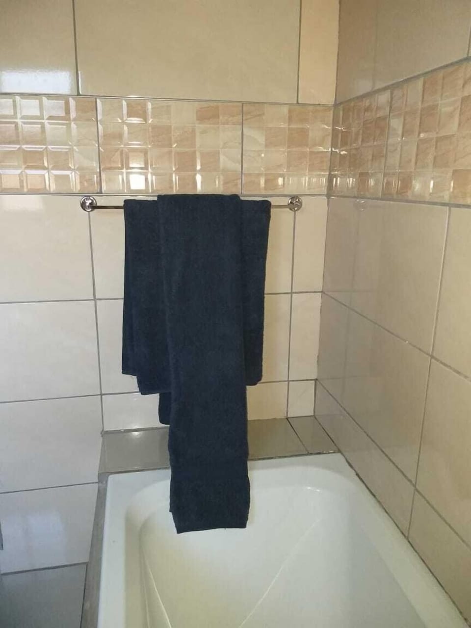 Standard Room | Bathroom | Combined shower/tub, free toiletries, towels