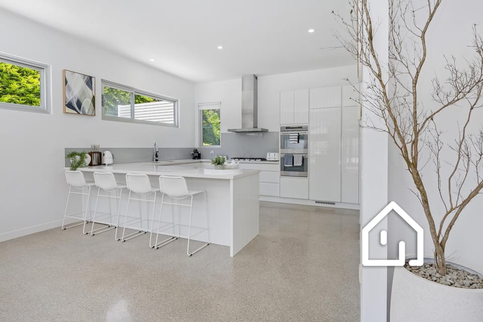 An extremely well appointed kitchen which includes a butlers pantry