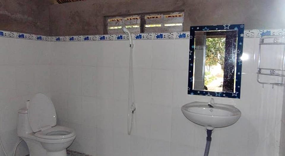 Double Room, Private Bathroom | Bathroom | Shower, towels