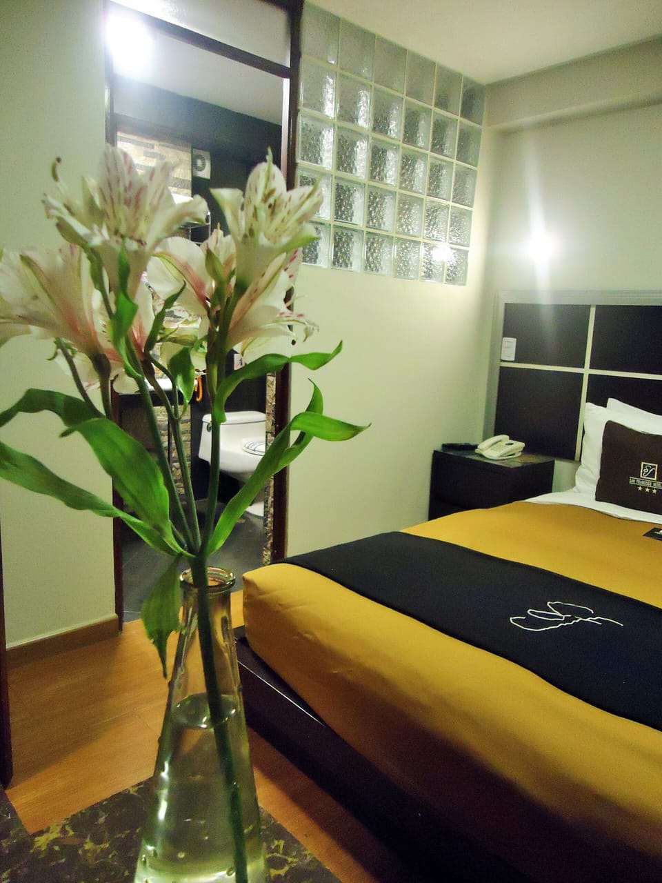 Single Room | In-room safe, desk, soundproofing, iron/ironing board