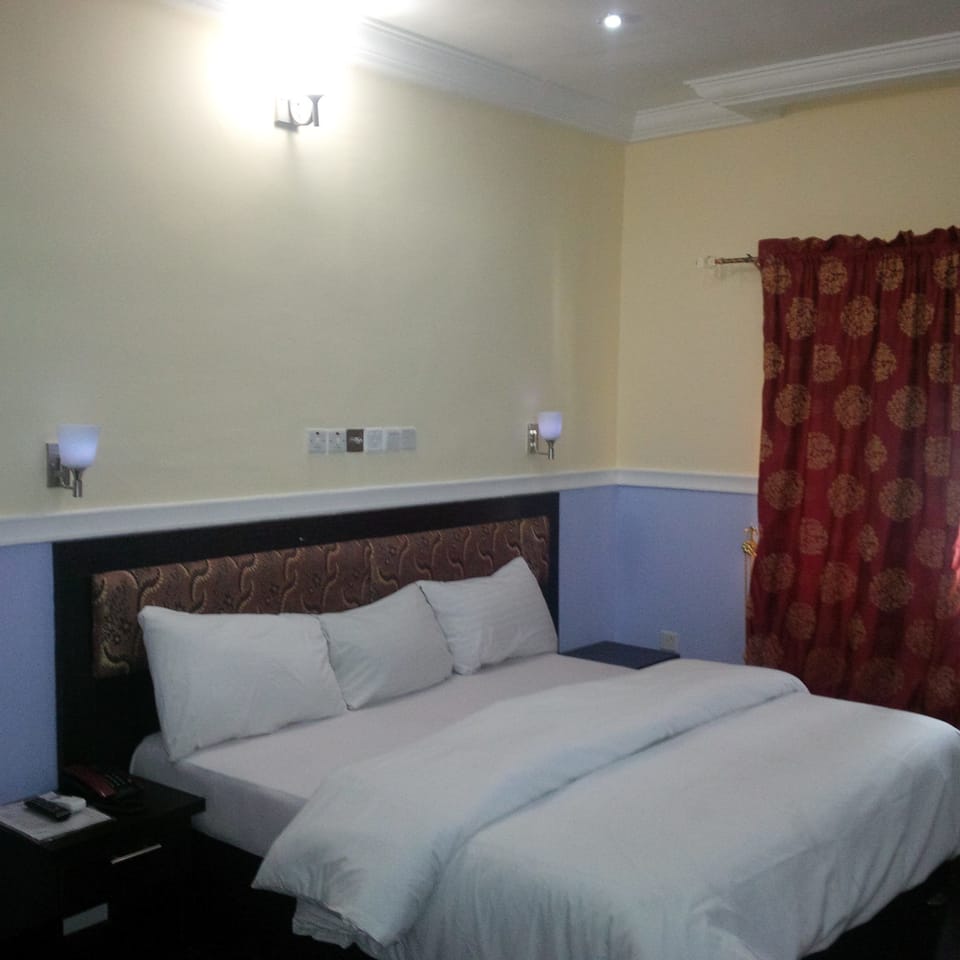 In-room safe, desk, laptop workspace, iron/ironing board