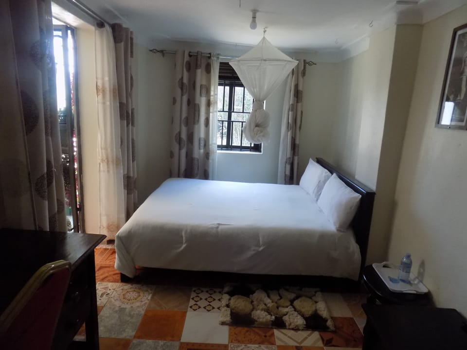 Double Room | Desk, laptop workspace, free WiFi, bed sheets