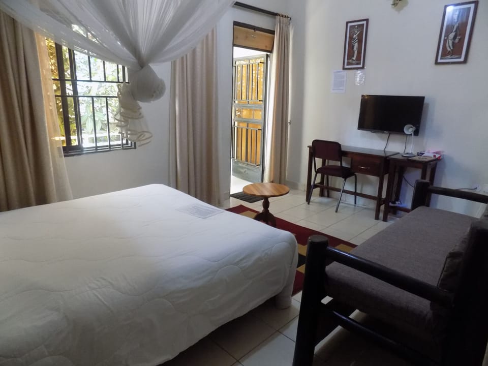 Single Room | Desk, laptop workspace, free WiFi, bed sheets