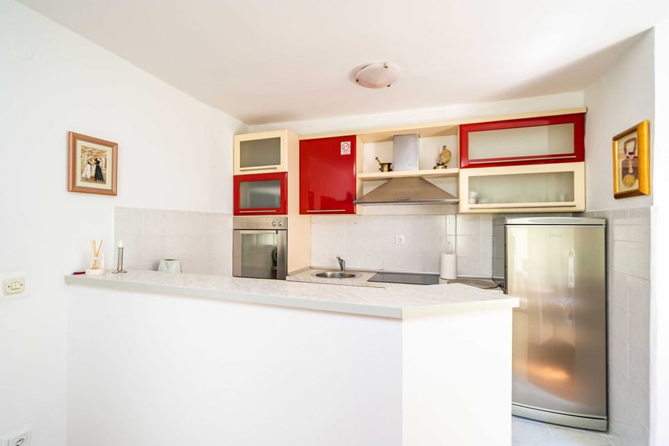 Apartment (Two-Bedroom Apartment with Balcony) | Private kitchen | Fridge, dishwasher, cookware/dishes/utensils