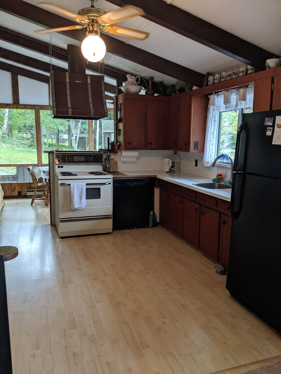 Kitchen has full size stove and fridge 